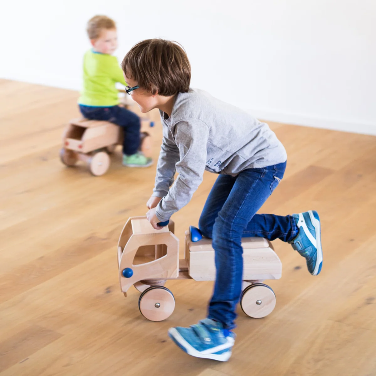 Dynamiko Wooden Ride On - Transporter Red 'Fred' - Image 4